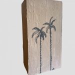 Totem minéral- en bois recouvert de béton C&M