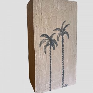 Totem minéral- en bois recouvert de béton C&M
